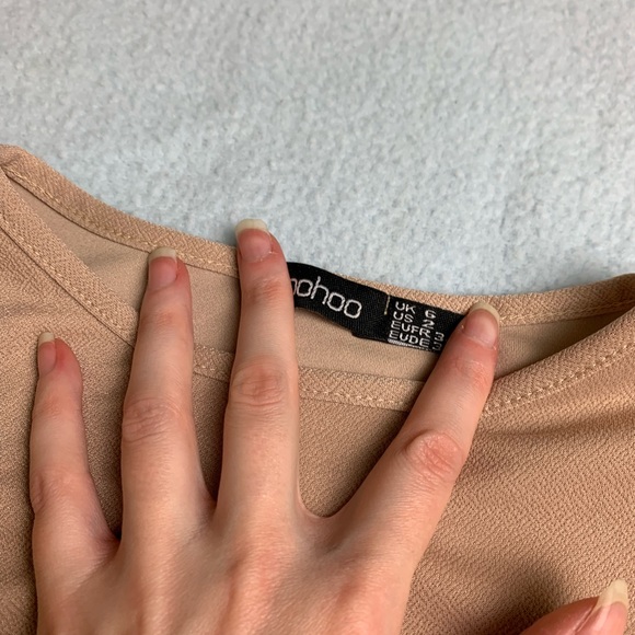 NWOT Boohoo crepe tie waist ruffle hem dress - Picture 2 of 5